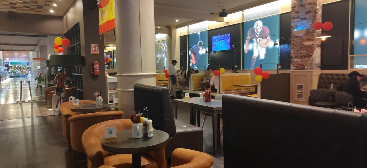 Champions Bar   local