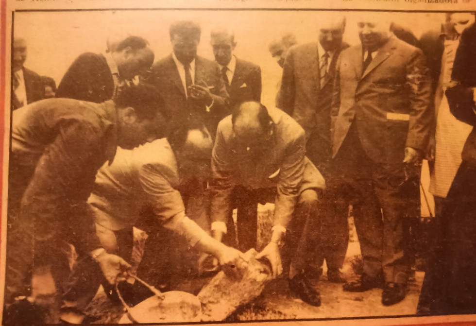 Colocacion de la primera piedra del monumento al emigrante (imagen cedida por Vive Avión)