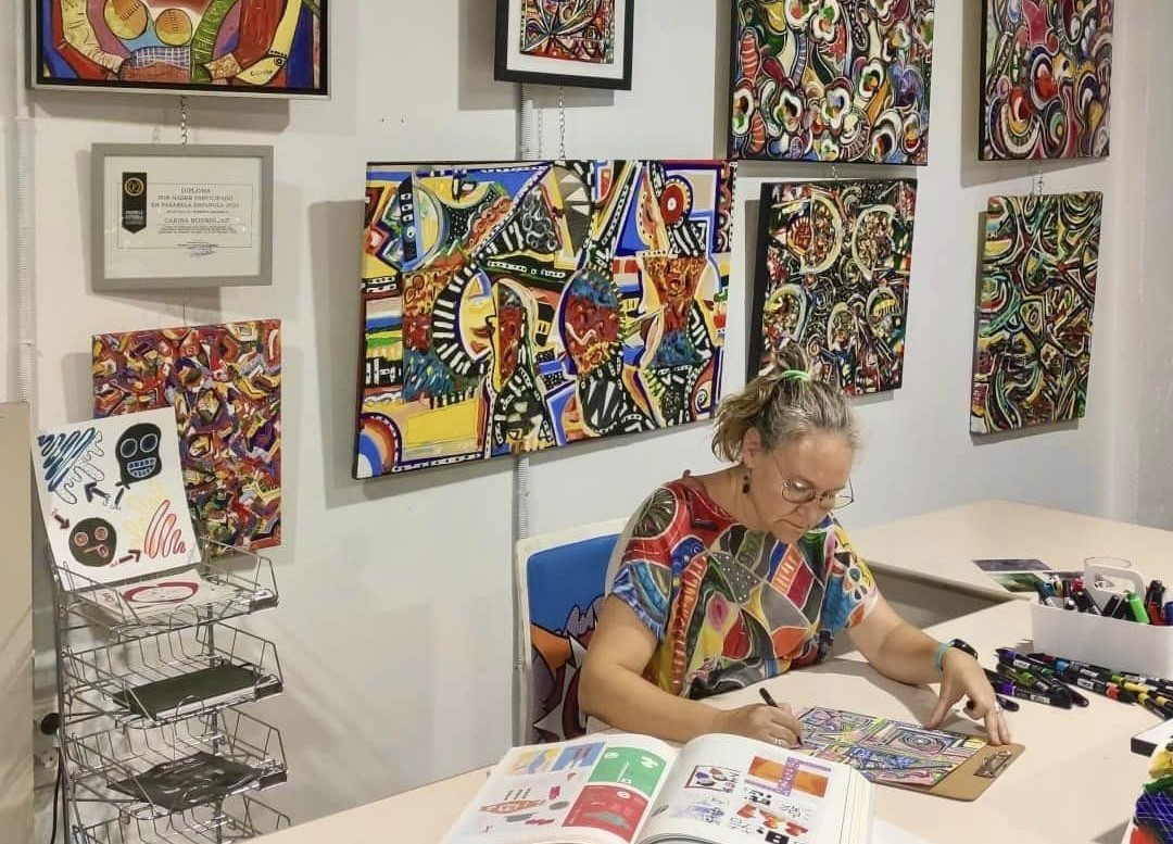 Carina Rodru00edguez, en su estudio, musa del primer MARCO Petu00edn r