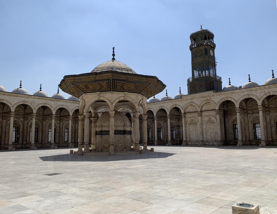 Patio del reloj de la mezquita de alabastro, El Cairo @Antón Alonso