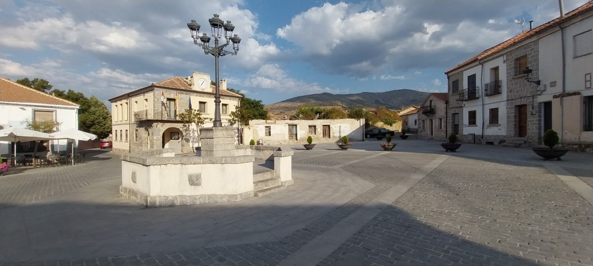 Plaza del ayuntamiento en Otero de Herreros