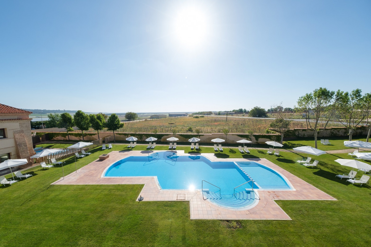 Piscina exterior, castilla termal olmedo