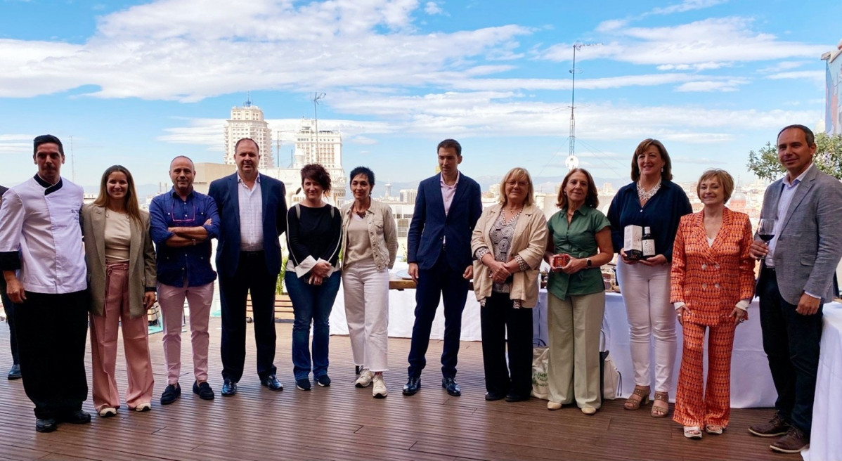 Participantes en la presentaciu00f3n junto a Pilar Carrizosa.