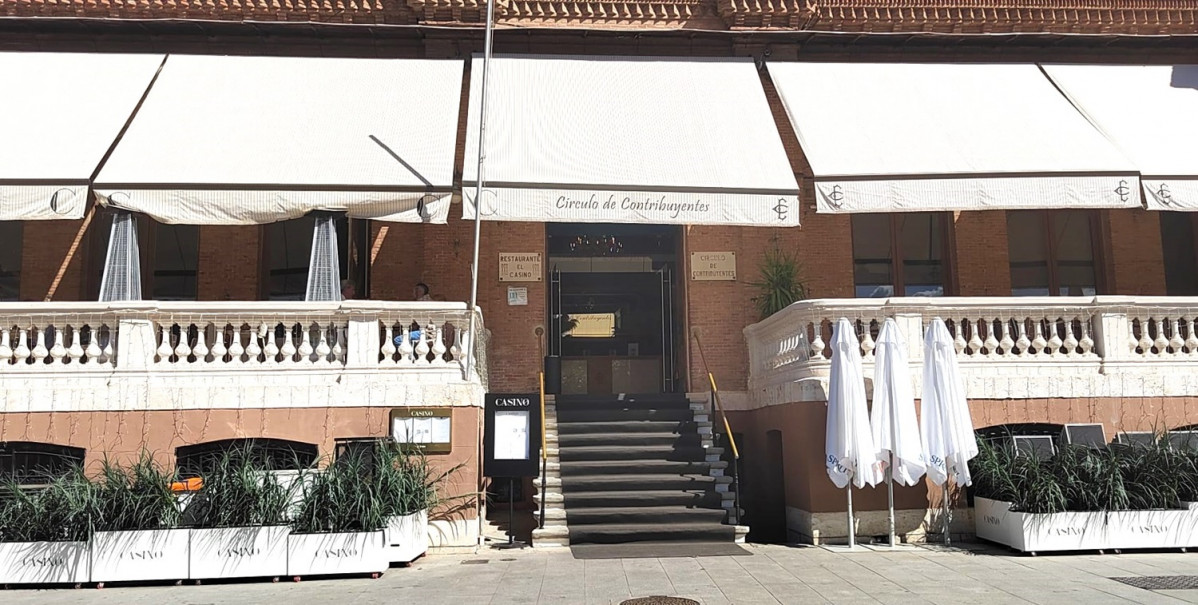Fachada del Cu00edrculo de Contribuyentes de Alcalu00e1 y de El Casino