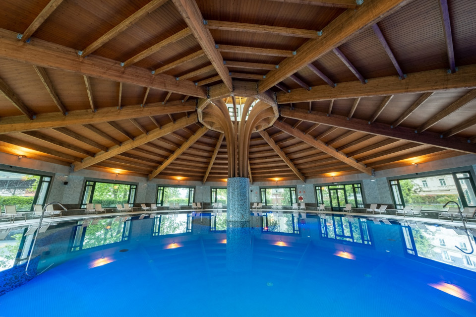 Piscina Termal, Solares