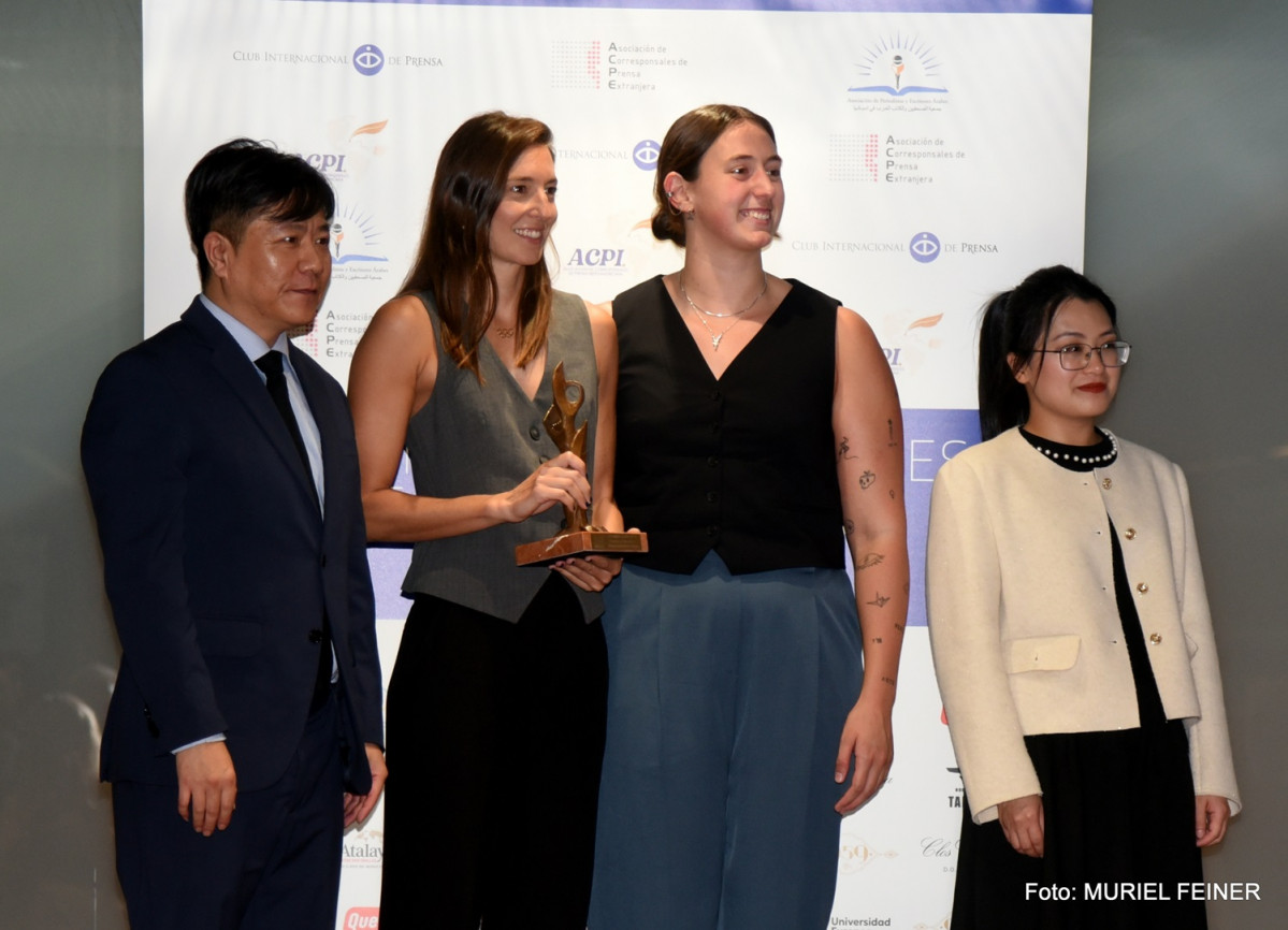 DOS DE LAS CAMPEONAS DE WATERMOLO CON CORRESPONSALES CHINIOS