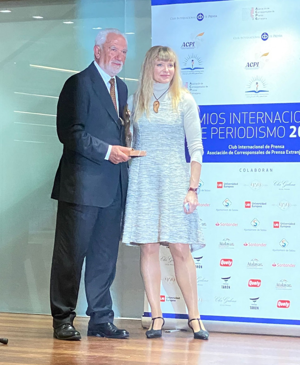 Armelle y Beny , representante de Serrat