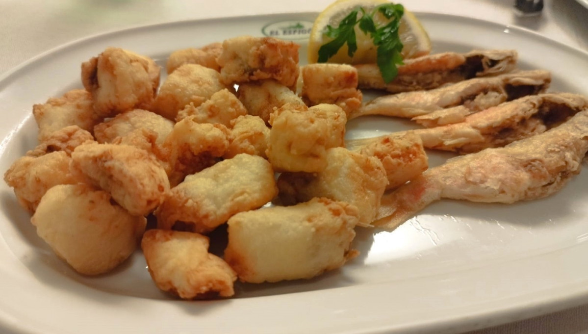 Frituras de adobo de cazu00f3n y salmonetes   El Espigu00f3n