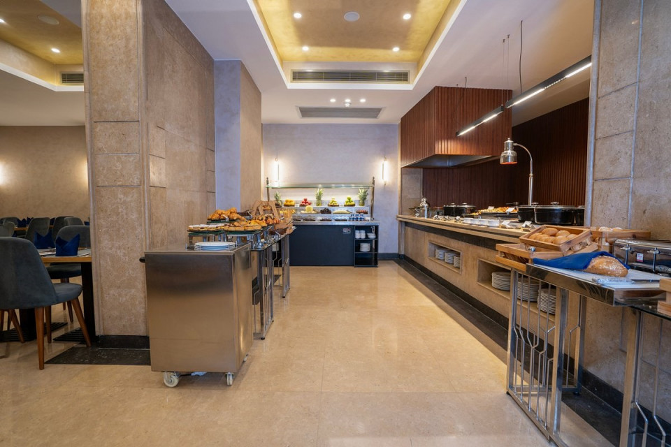 Buffet Stay Inn Pyramids