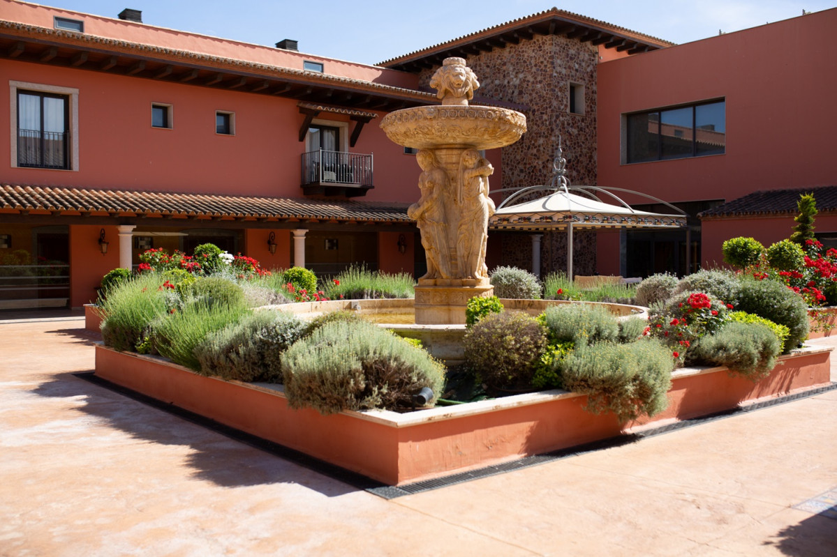 Patio inyerio de Retama