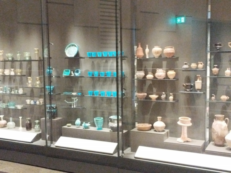 Una de las vitinas que alberga piezas en el Gran Museo