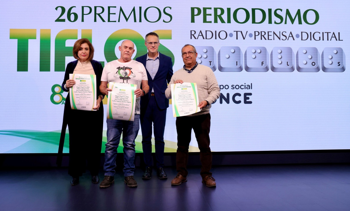 El equipo de Solidarios, de Canal Sur Televisiu00f3n, ganador del Tiflos de Televisiu00f3n