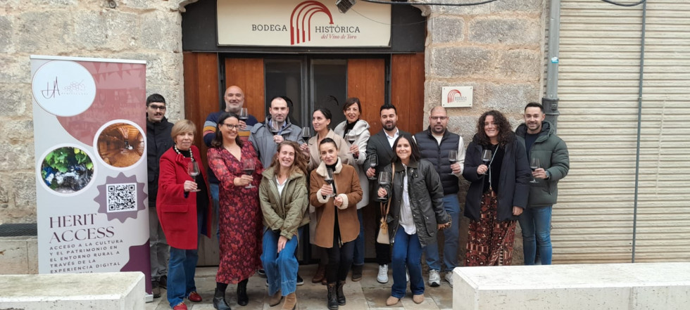 Socios de la Ruta del Vino de Toro, junto al equipo de Footprints y otros asistentes a la presentación del proyecto HeritAcces
