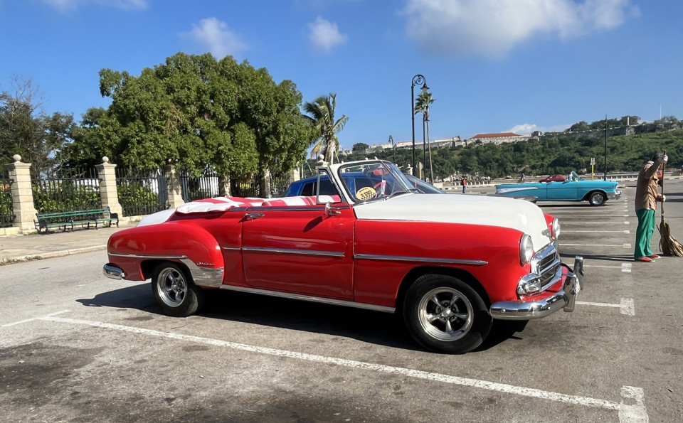 Coches clásicos, anteriores a la Revolución. Uno de los atractivos
