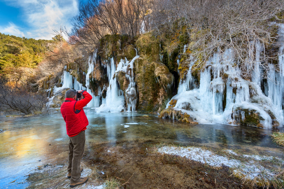 Cuervo helado, Cascada