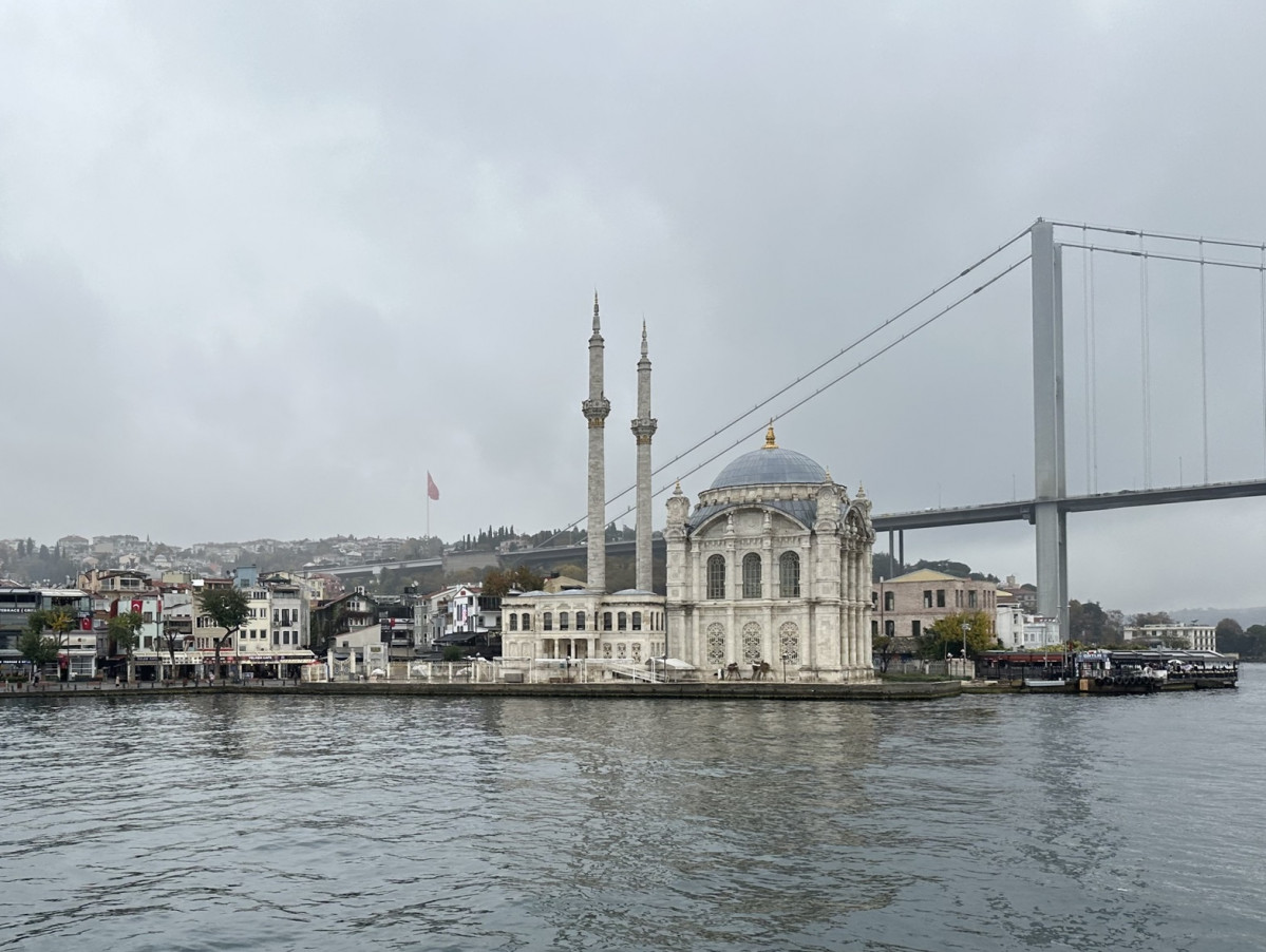 Mezquita de Ortaku00f6y, Estambul, desde el Bosforo (A
