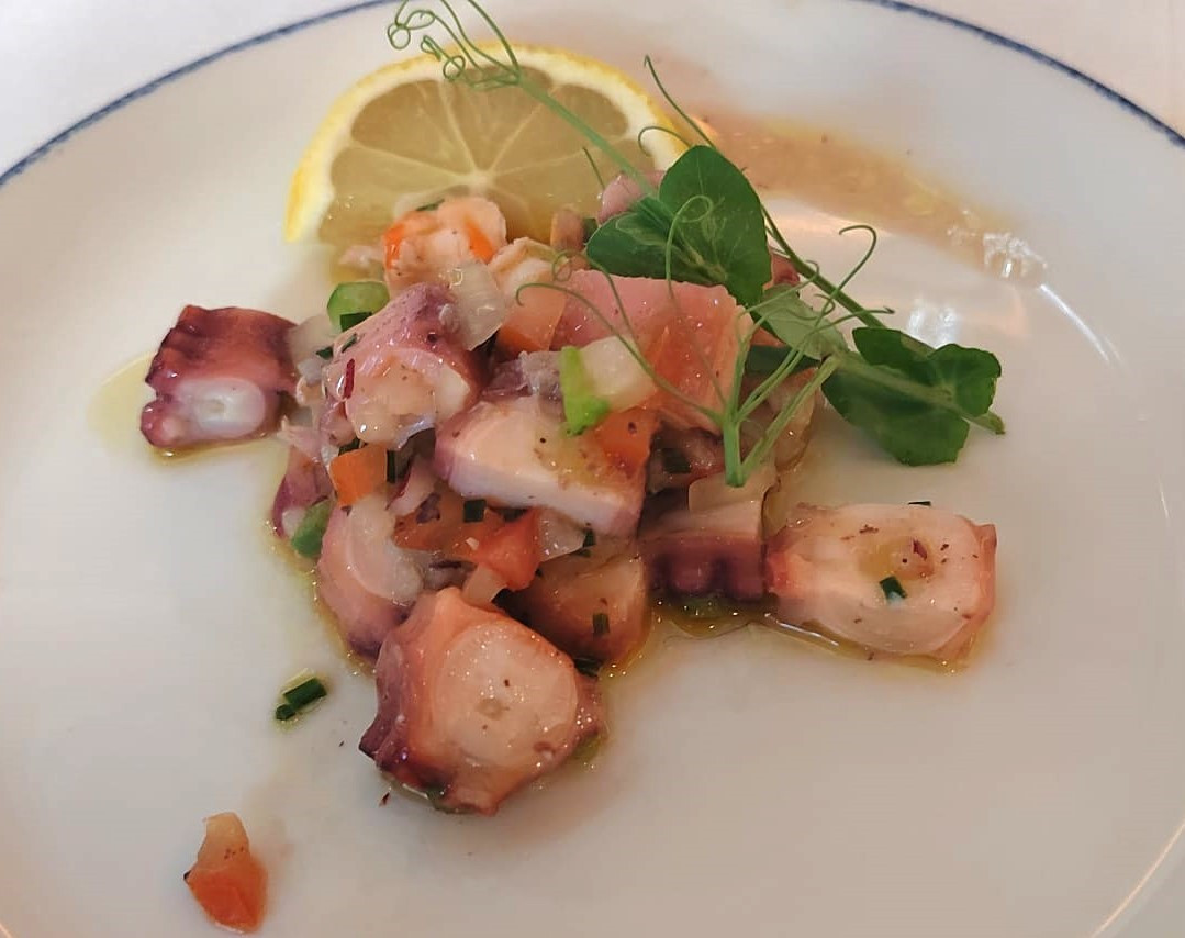 Salpicu00f3n de langostinos y pulpo del Menu00fa Nochebuena