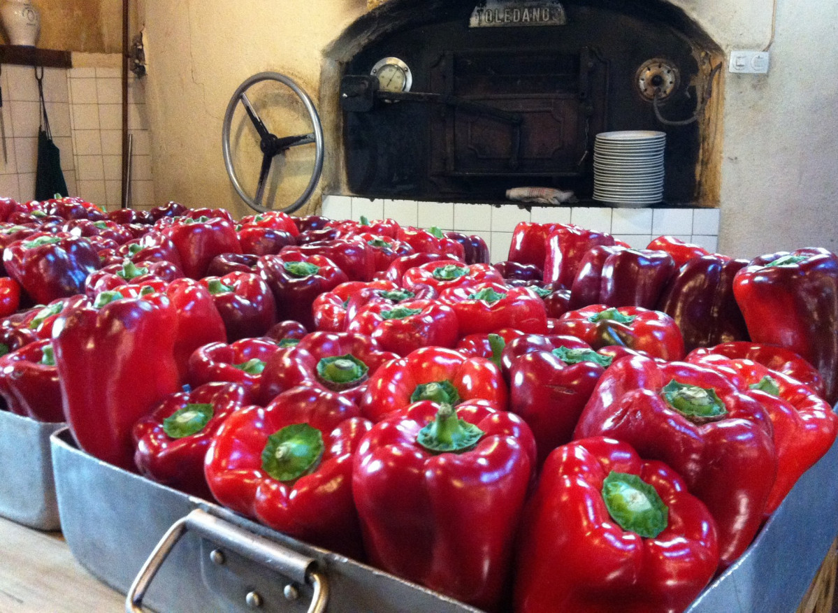 Mesu00f3n Cuevas del Vino, Pimientos