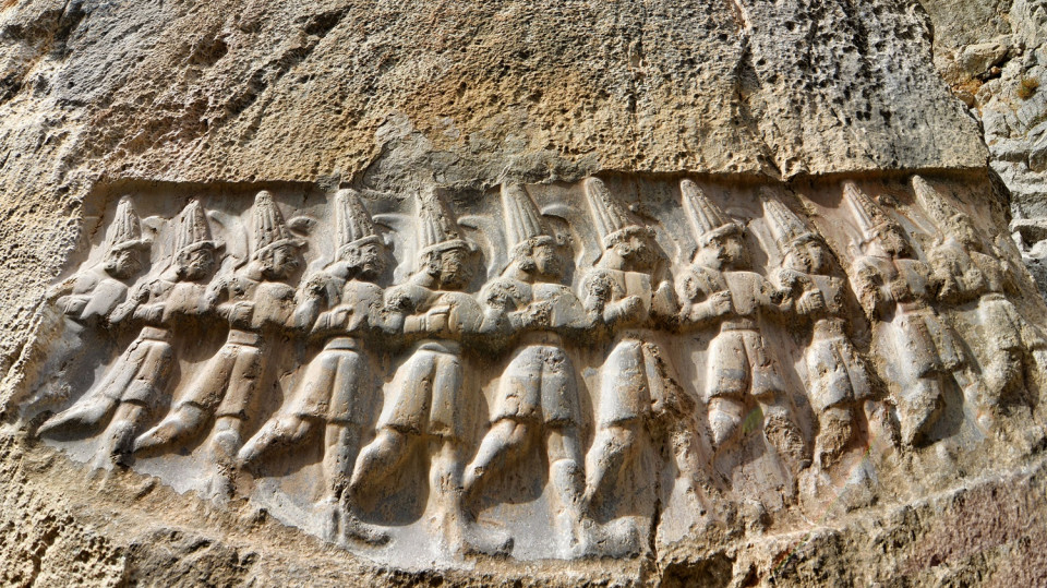 Doce dioses del inframundo en la Galería B de Yazılıkaya