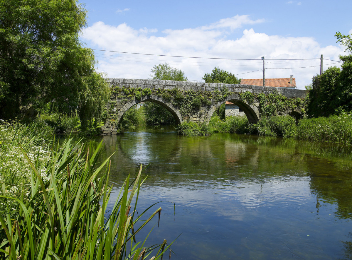 Puente sobre el ru00edo Traba, en Noia,
