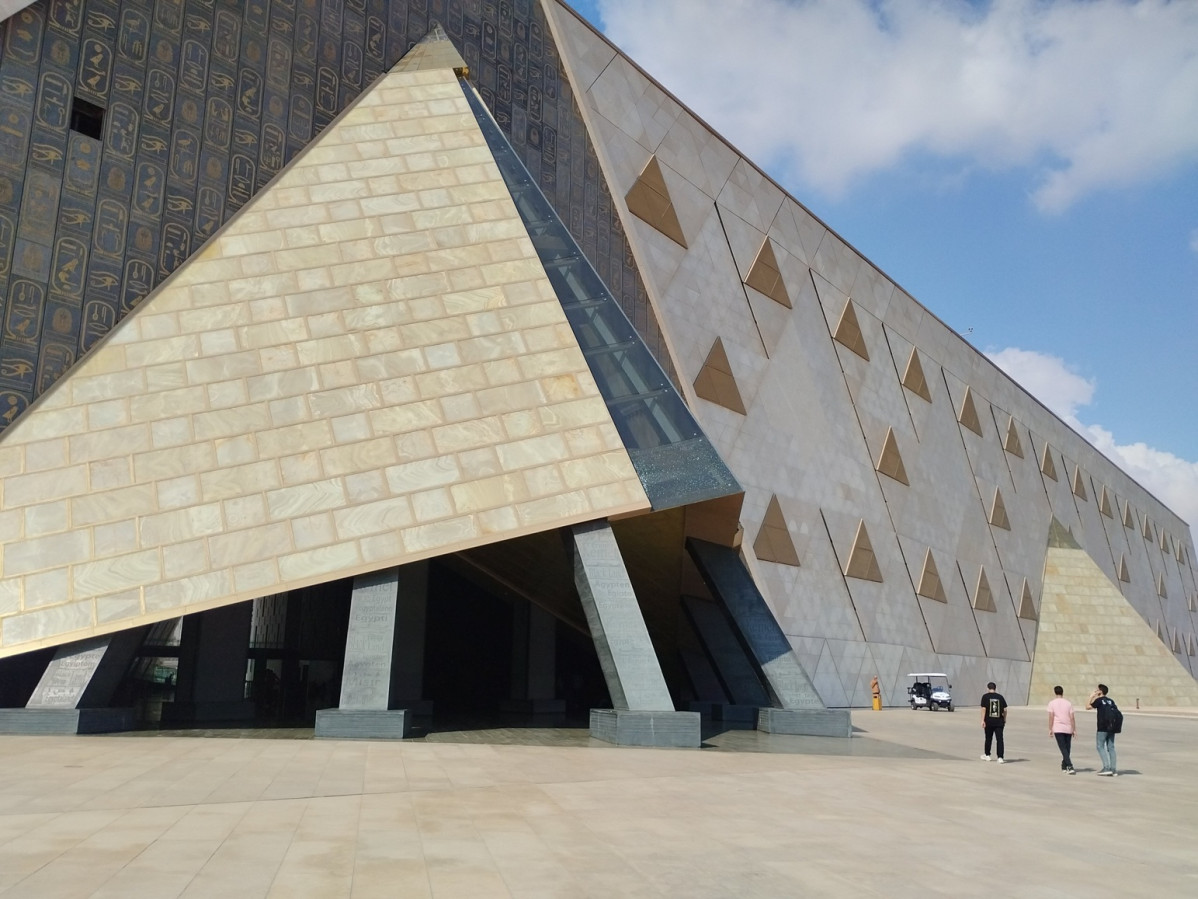 Fachada de acceso al nuevo Gran Museo de El Caiiro