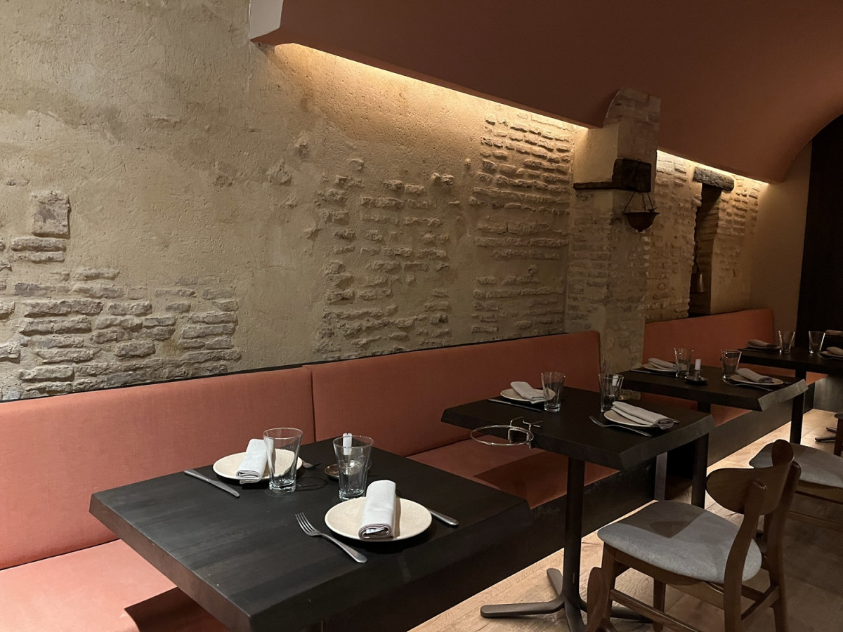 Restos de la muralla en el comedor