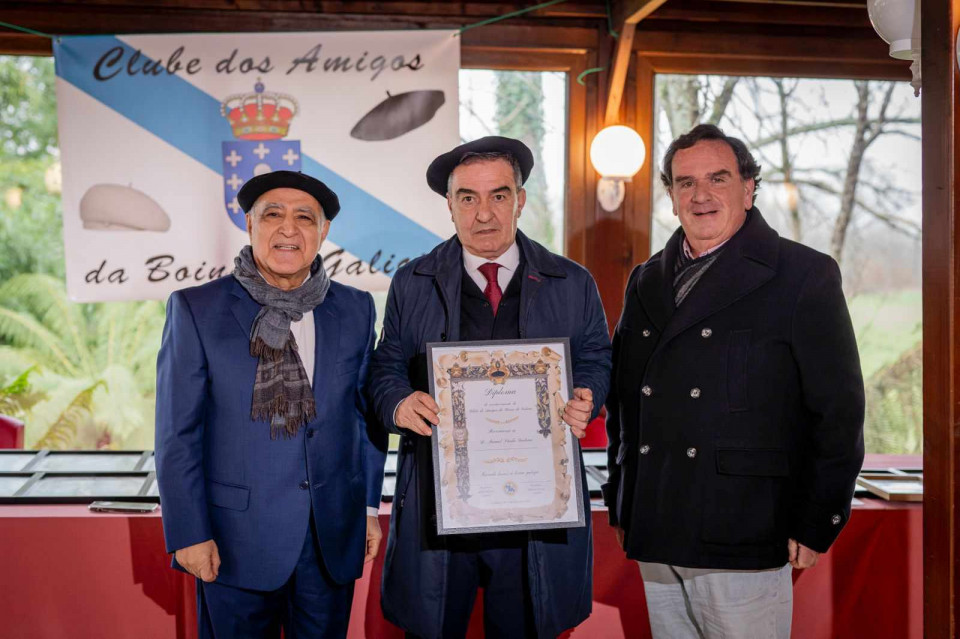 Silleda Manuel Varela entre Xacobe e Antón.