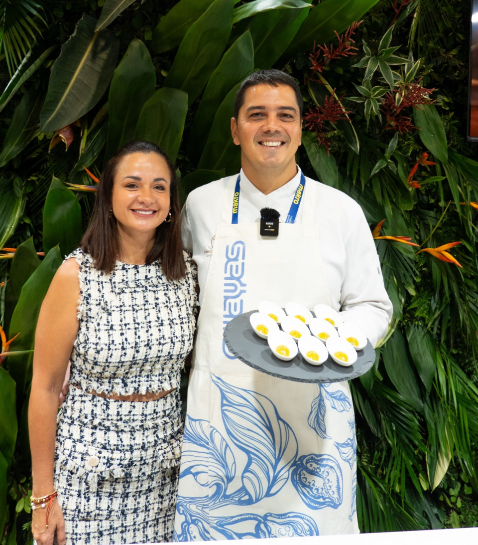 Marcela Aguiñaga Prefecta de la provincia del Guayas junto al maestro chocolatero Daniel Ampuero
