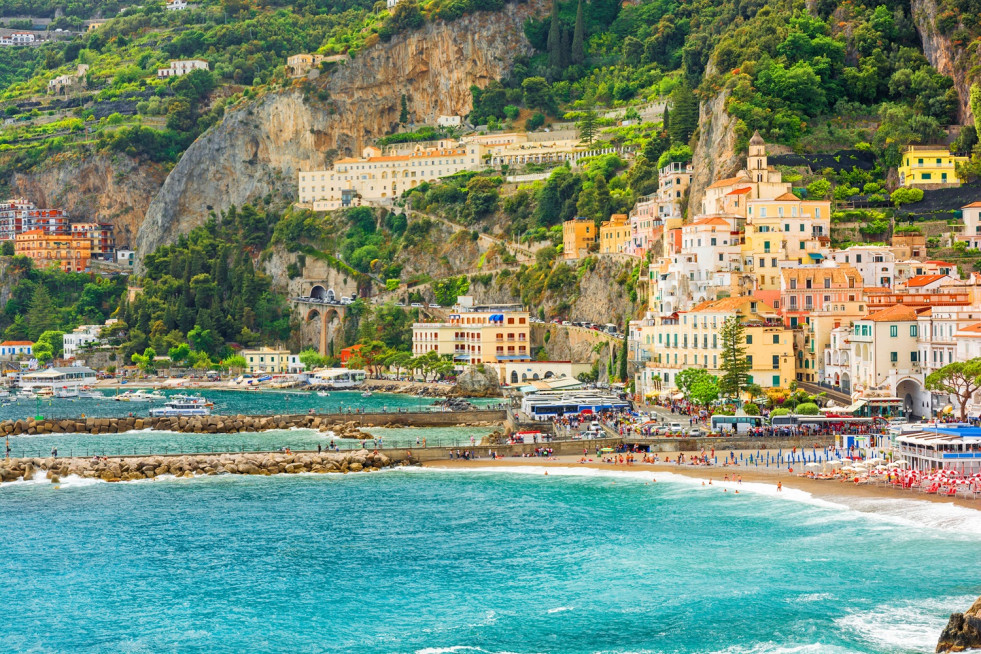 PUERTO Y PLAYA DE AMALFI