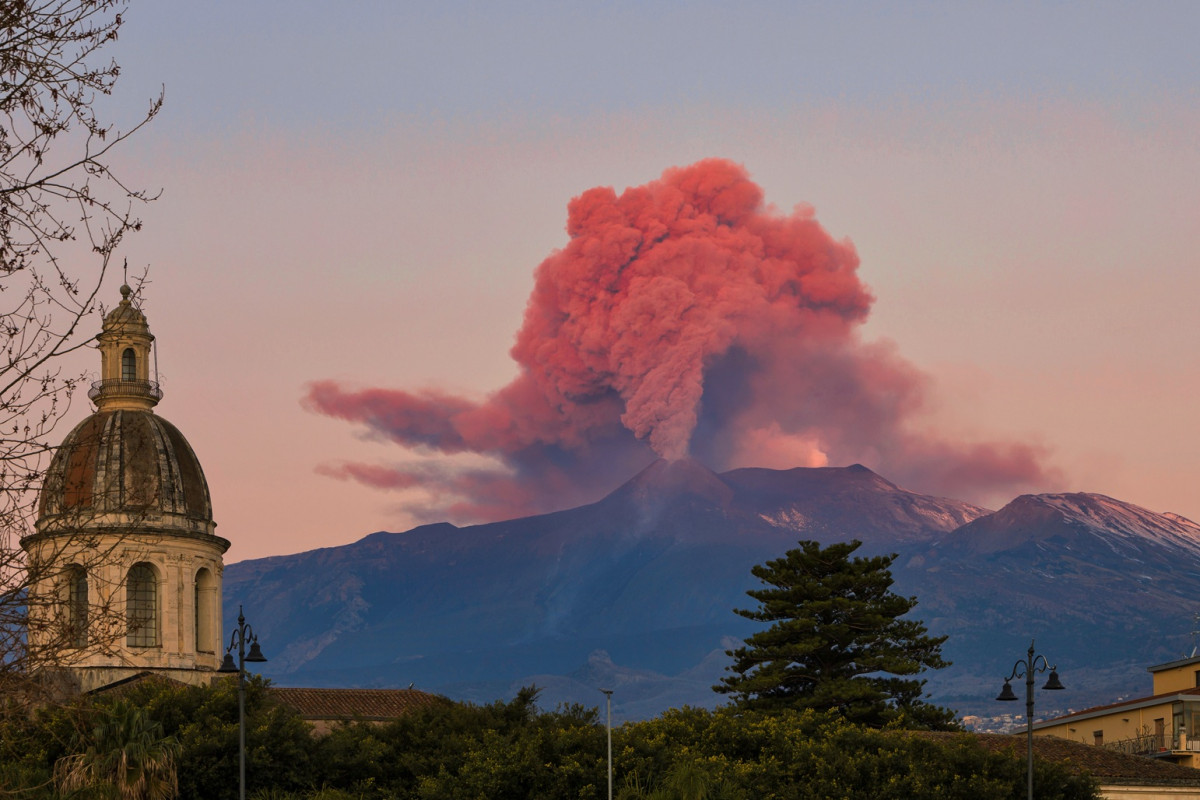 OTRA ERUPCION DEL ETNA