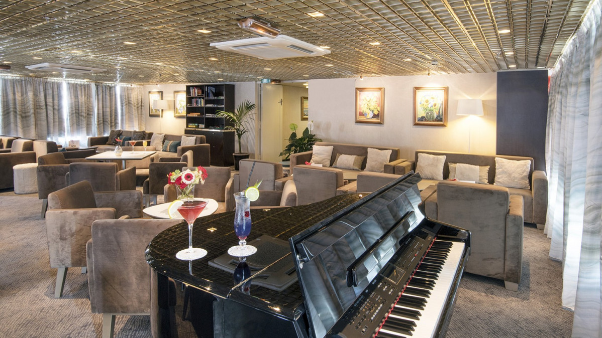 Pianorama bar MS Belle de lAdriatique Mer Mediterranee CroisiEuropecCroisiEurope 1