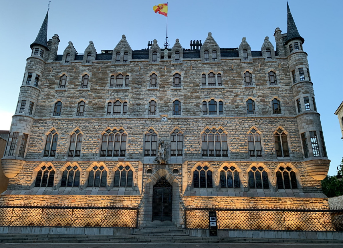 Palacio de los Botines, Leu00f3n, obra de Gaudu00ed, @Antu00f3n Alonso