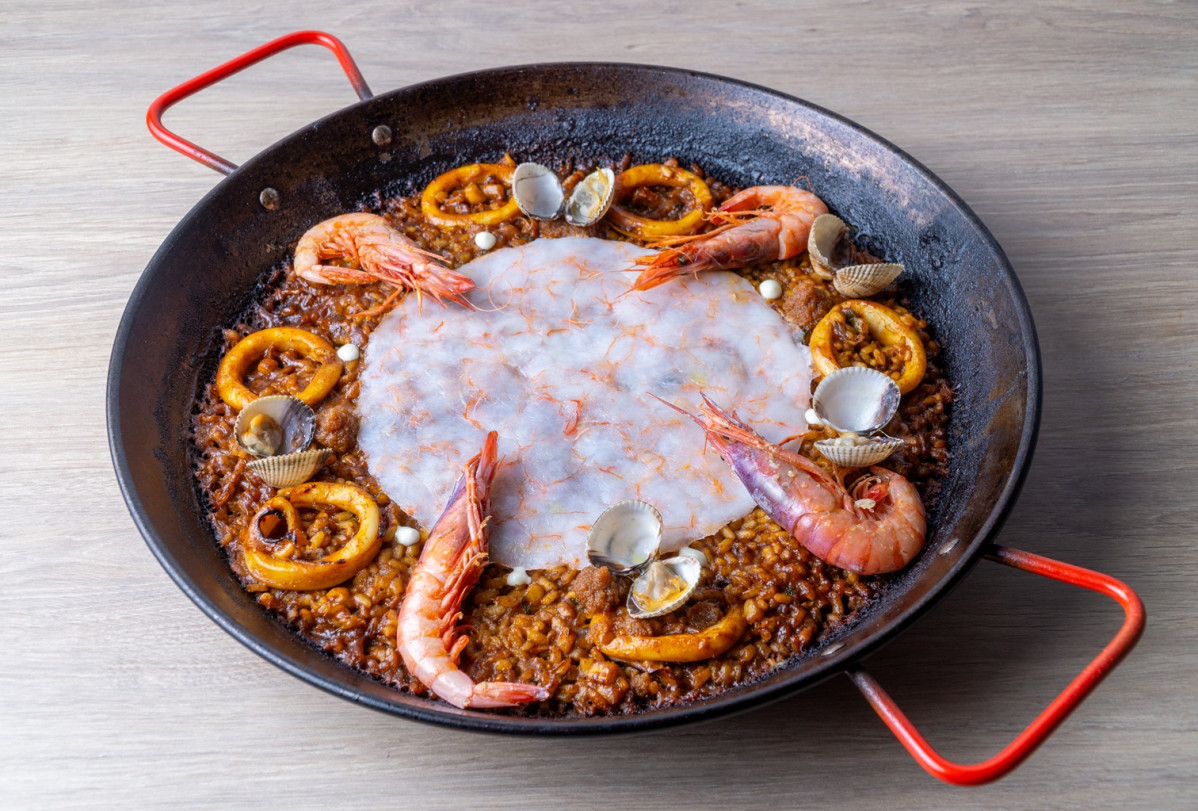 Arroz seco de gamba roja a la brasa, su carpacho