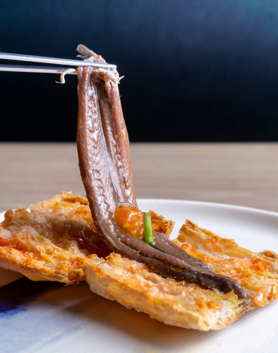 Anchoas del Cabo de Roses con pan cristal