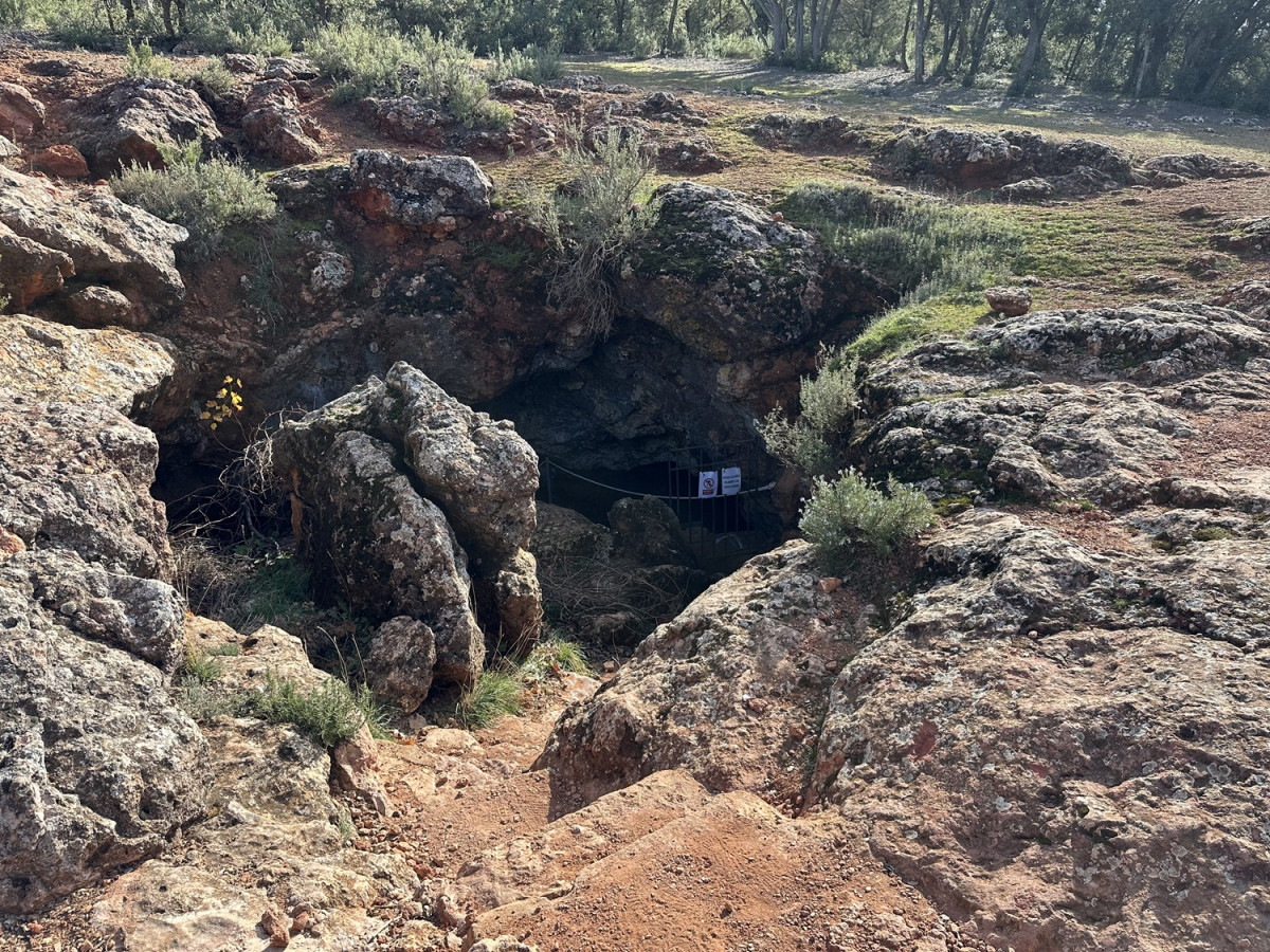 Cueva de Montesinos, entada, Ossa de Montiel, foto Antón Alonso S