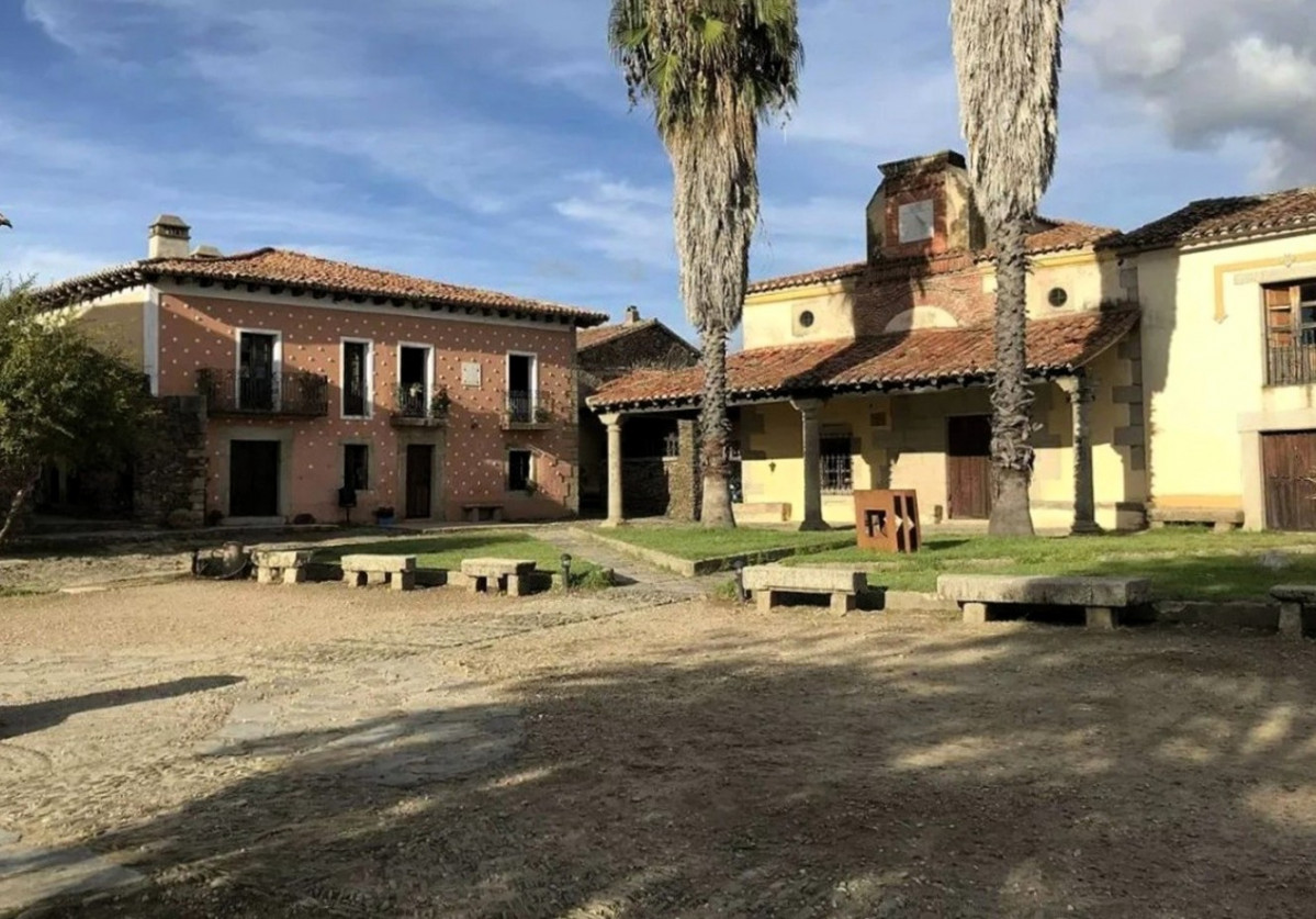 Granadilla, la Casa de Las Conchas, a la izquierfda del antiguo Ayuntamiento