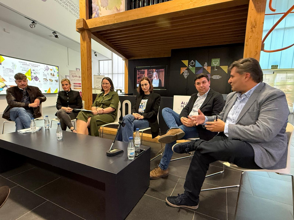 Participantes en la mesa redonda 10 años de enoturismo en Castilla y León