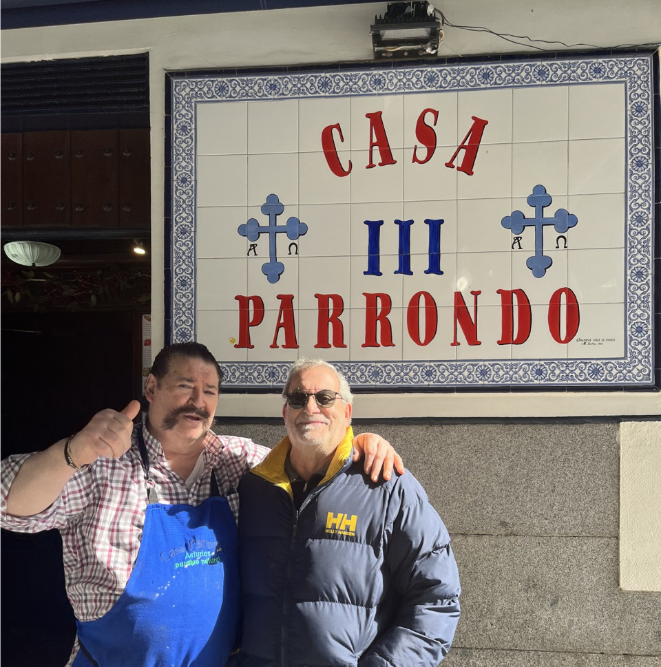 Parrondo con Carlos Cuesta, autor del reportaje