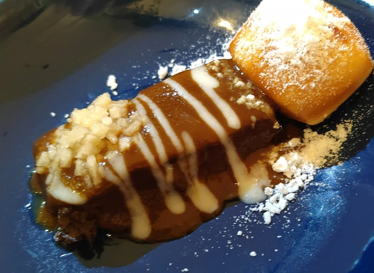 Carrillera de ternera bourguignon, huancau00edna y mantou de sandu00eda e higos
