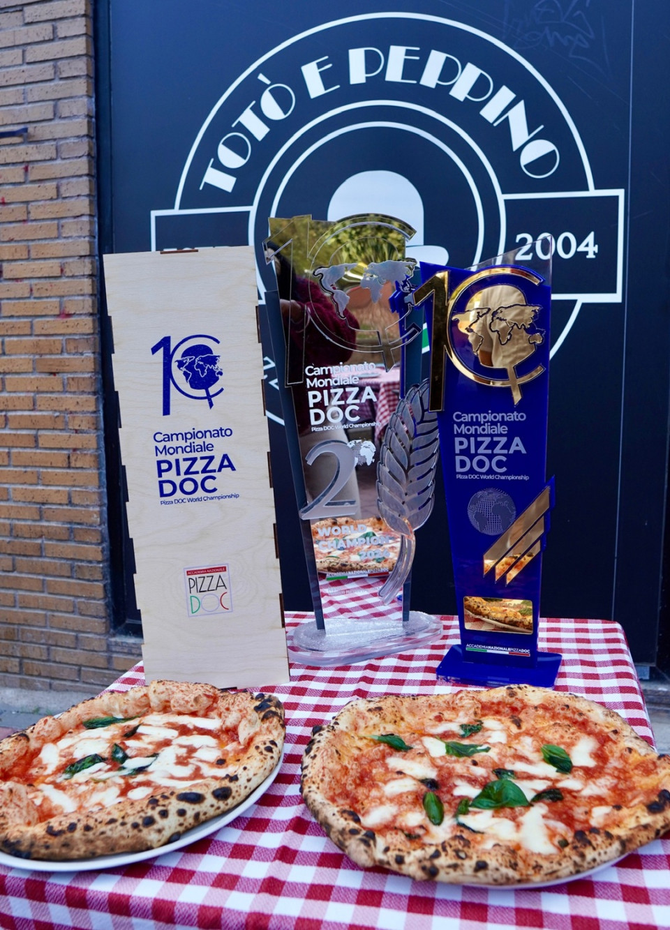 Premios de pizza a Totó e Peppino