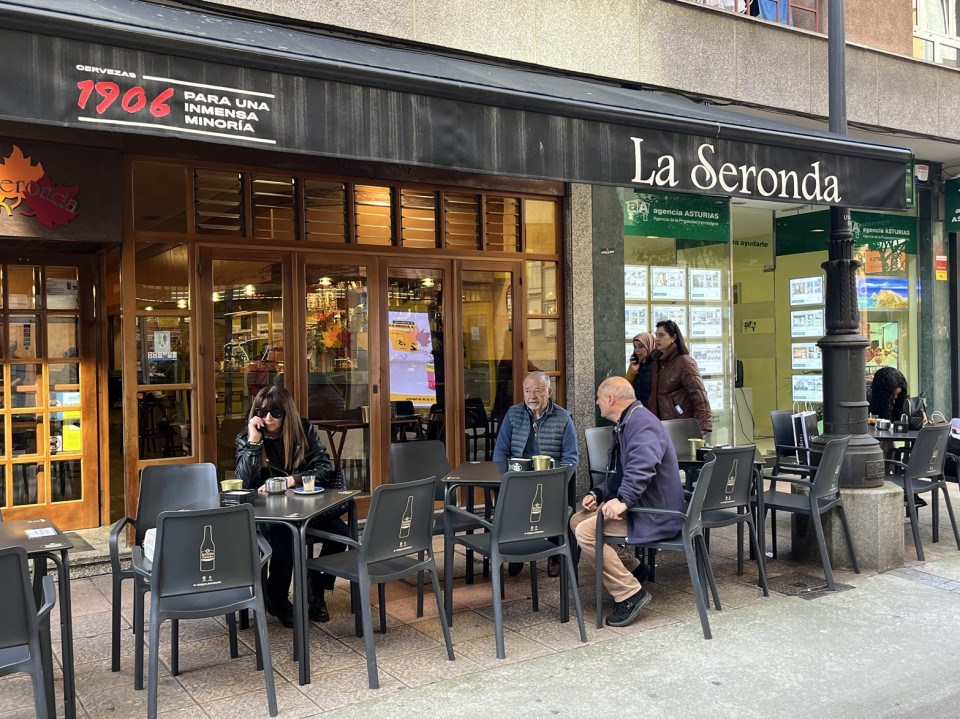 Terraza de la Cafetería La Seronda, Oviedo