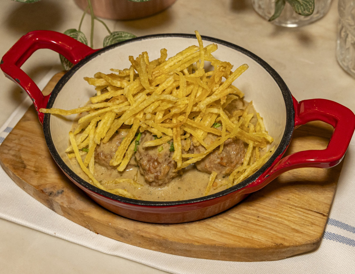 Albu00f3ndigas con salsa de almendras