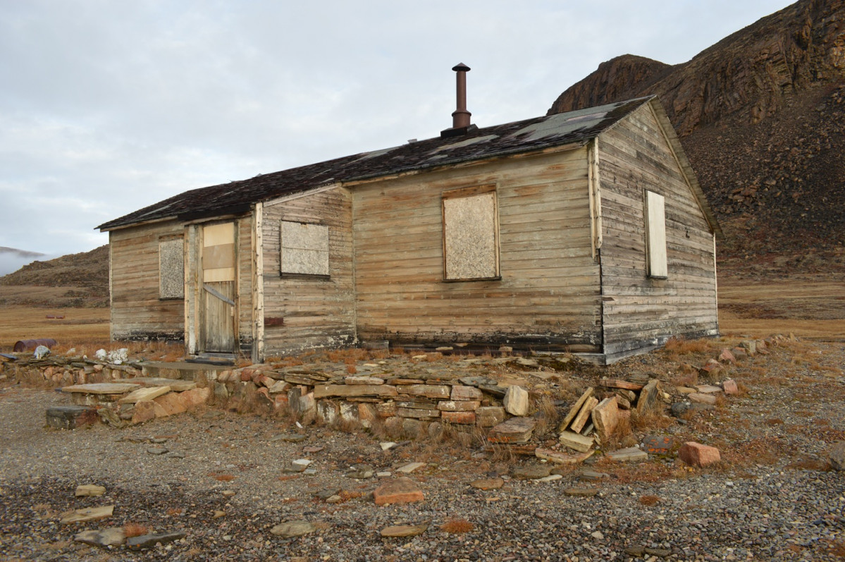 Edificio abandonado en Dundas Harbour Foto 7
