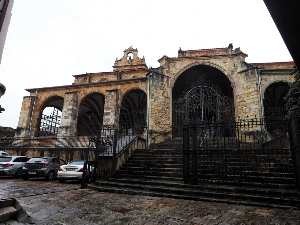 Exterior de Iglesia de Santa María de la Asunción, Laredo
