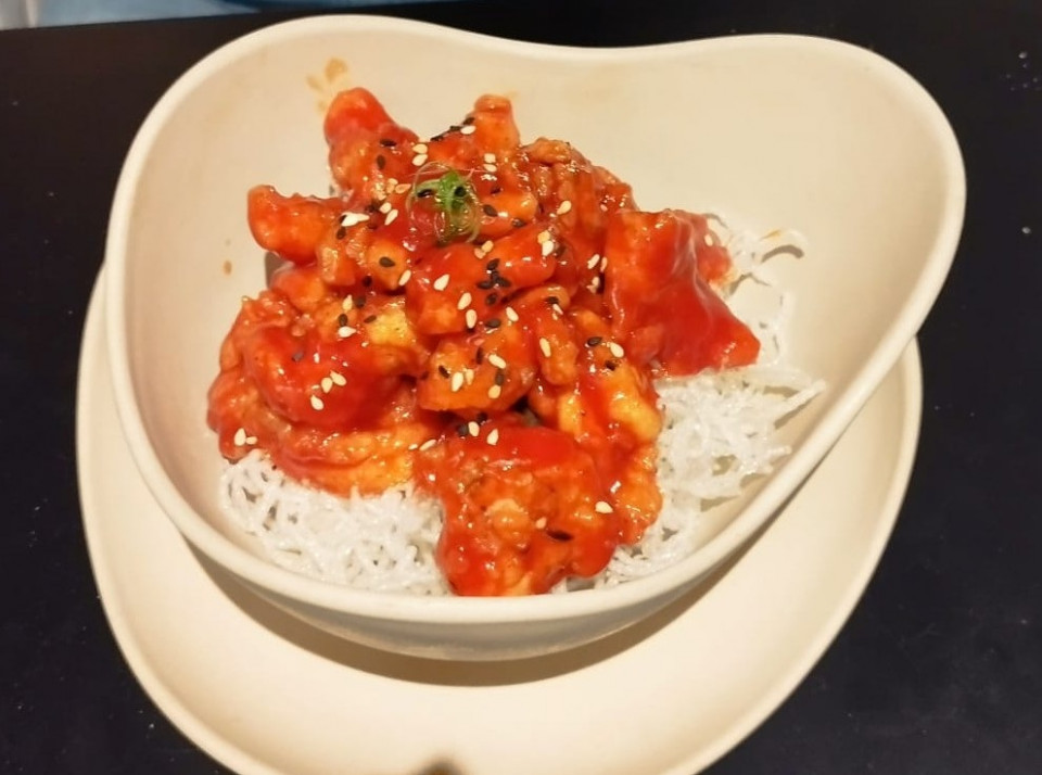 Pollo frito  con harusame fideos de alubia japonesa  Zoku