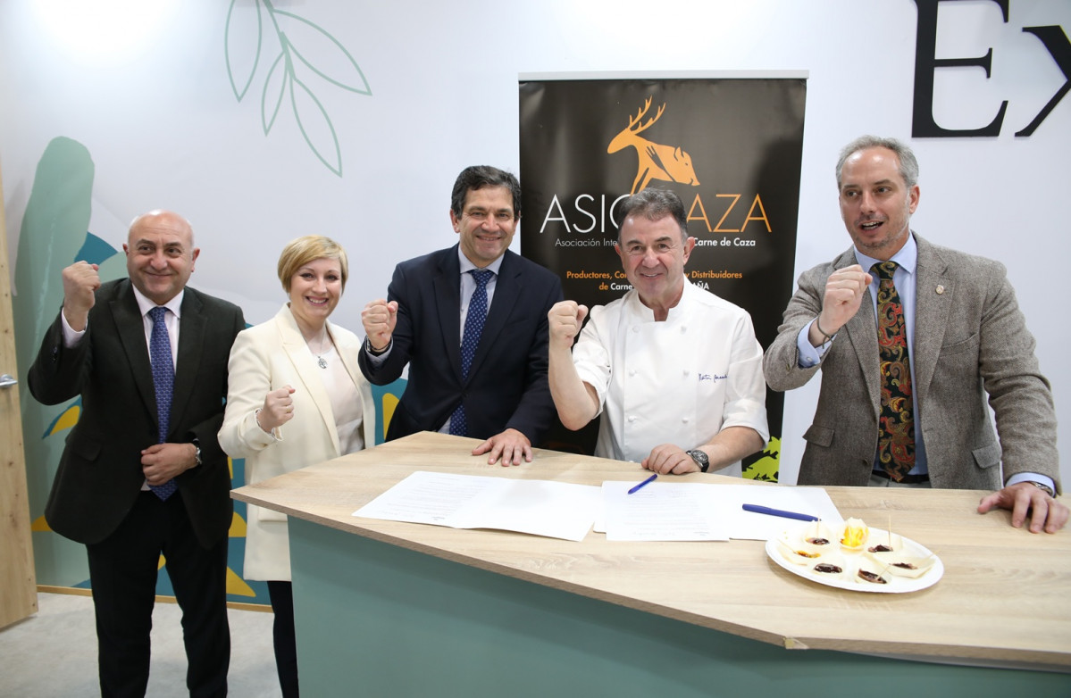 Autoridades con Martiu00ecn Berasategui