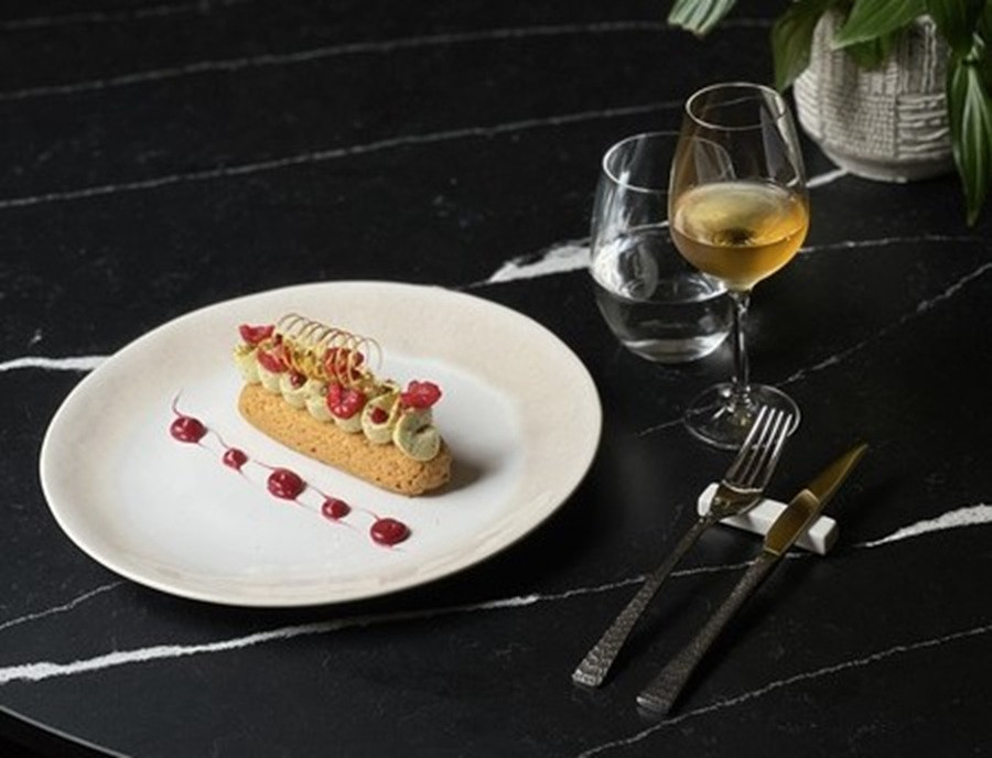 Eclair de pistacho Allu00e9gorie con maridaje (1)