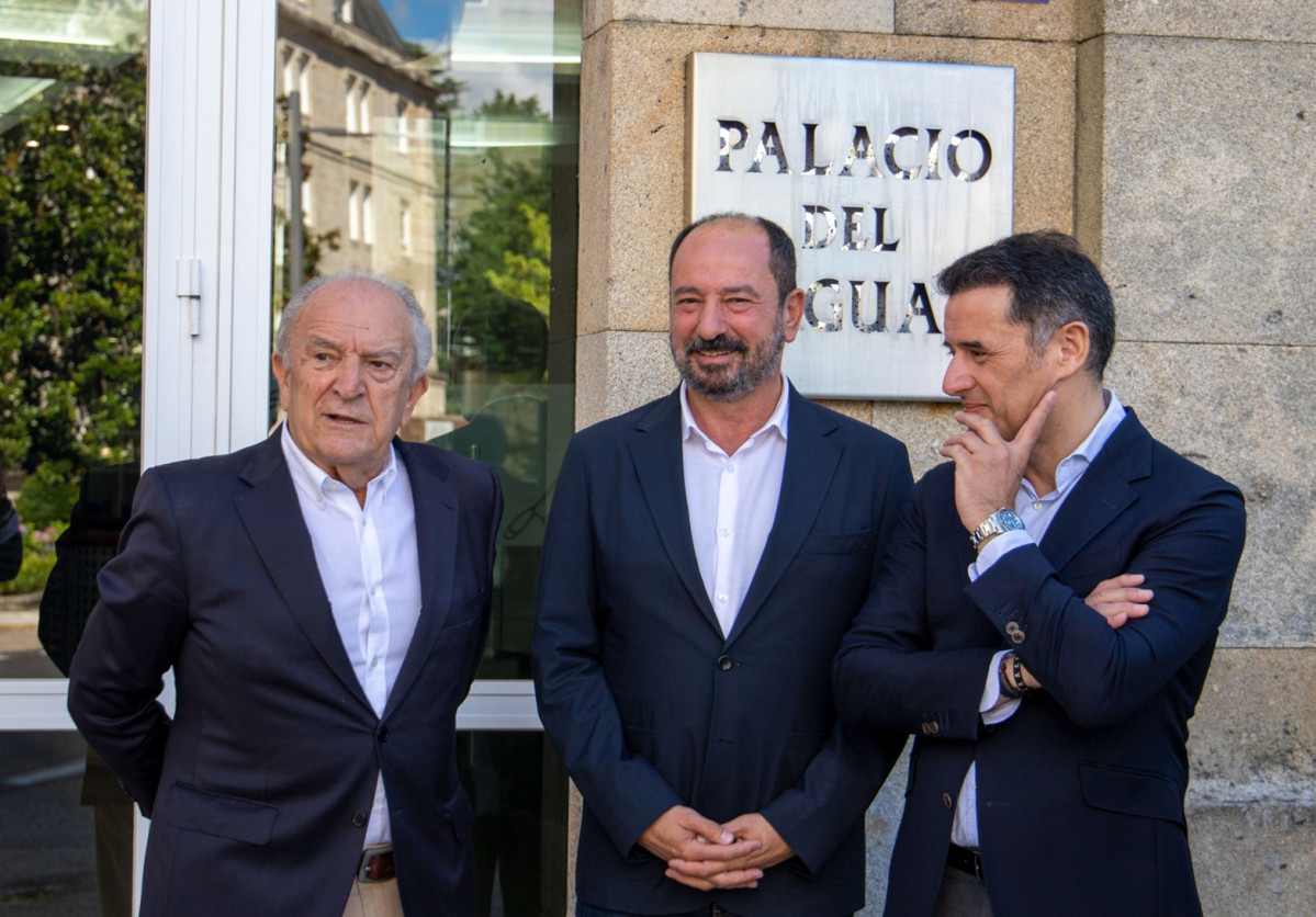 Javier Solano, Xosu00e9 Manuel Merelles y Ricardo Fuciu00f1os en la reinauguraciu00f3n del Palacio del Agua (1)