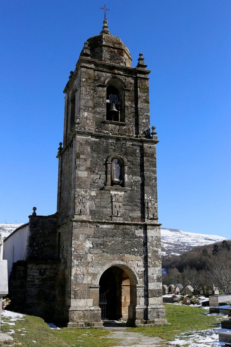 Iglesia parroquial de Santiago deTriacastela