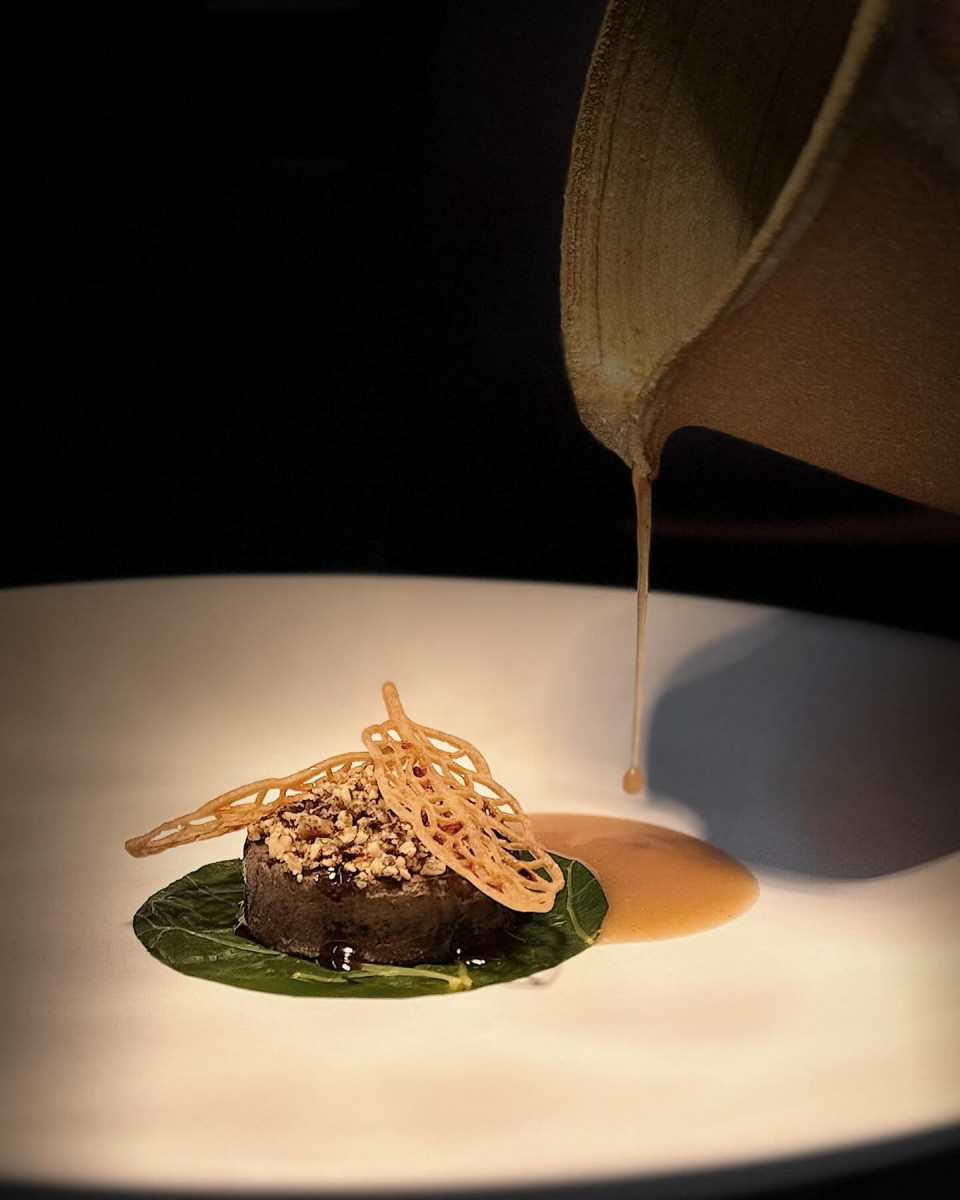 Panna cotta de trompetas de la muerte, musgo de pipas,